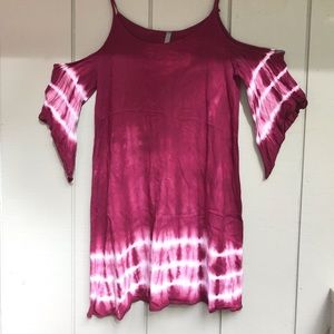 Maroon, tie-dye, open shoulder sleeved dress.